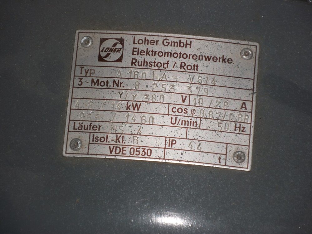 Plăcuța unui motor Loher: Δ/Y 220/380 V, 1460 min⁻¹, 50 Hz, clasa de izolație, IP 44
