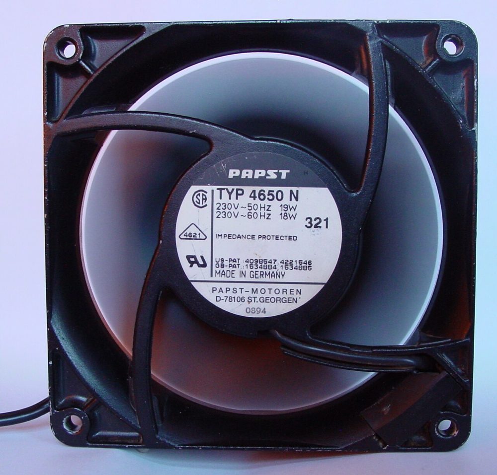 Ventilator compact cu motor cu rotor exterior (Papst, 230 V, 19 W)