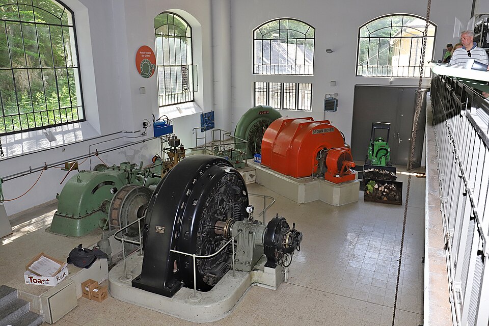 Machine hall of the Wienerbruck hydro power plant (Austria) with three-phase generators 3 and 4.