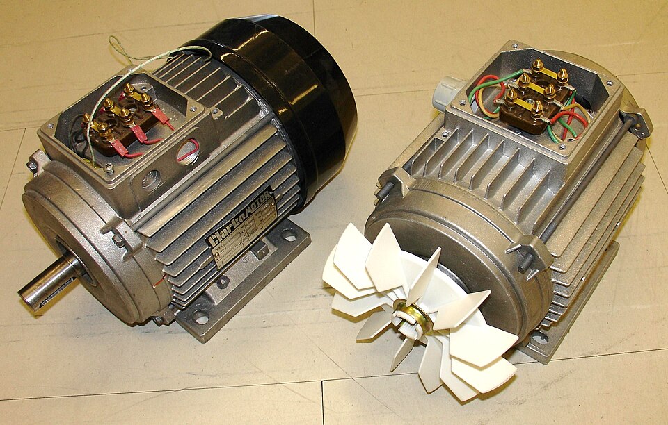 Two small three-phase squirrel-cage induction motors (0.75 kW, 230/400 V), one with fan cover removed.