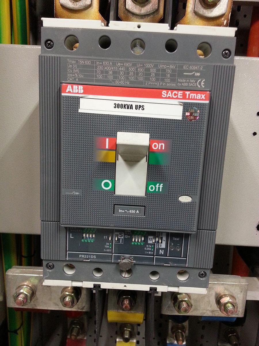 <b>Foto 8.</b> ABB SACE Tmax 630 A montat ca întreruptor general pentru un UPS d