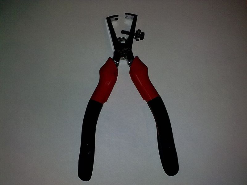 Clește dezizolator izolat VDE