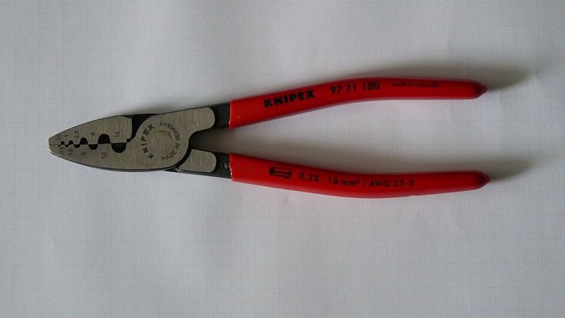 Clește Knipex pentru tuburi terminale