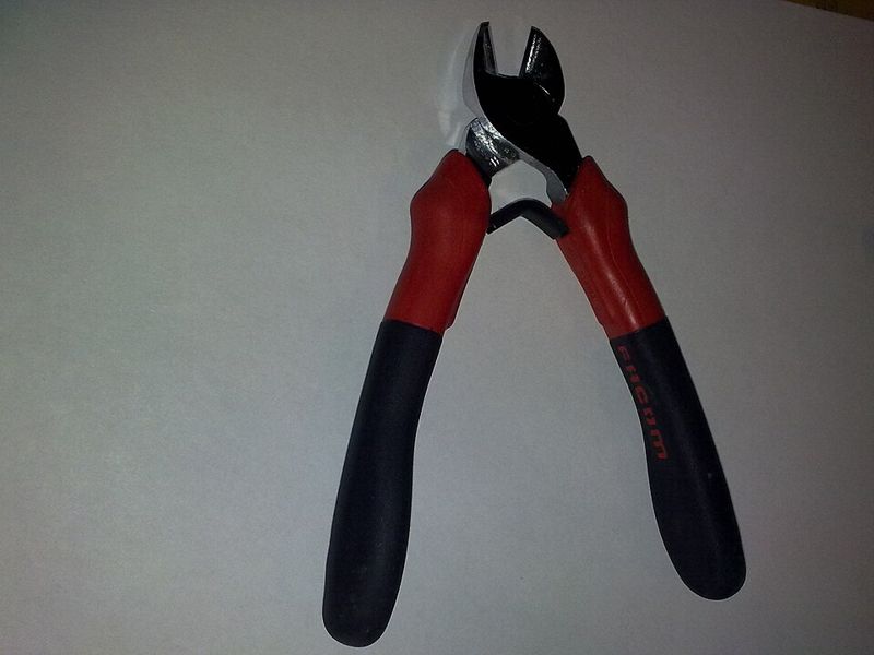 Clește tăietor lateral izolat VDE