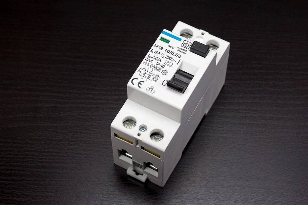 Întreruptor diferențial cu protecție la supracurent (RCBO) 16 A / 30 mA, 2 module